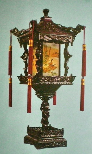 木雕宫灯.jpg 木雕宫灯.jpg