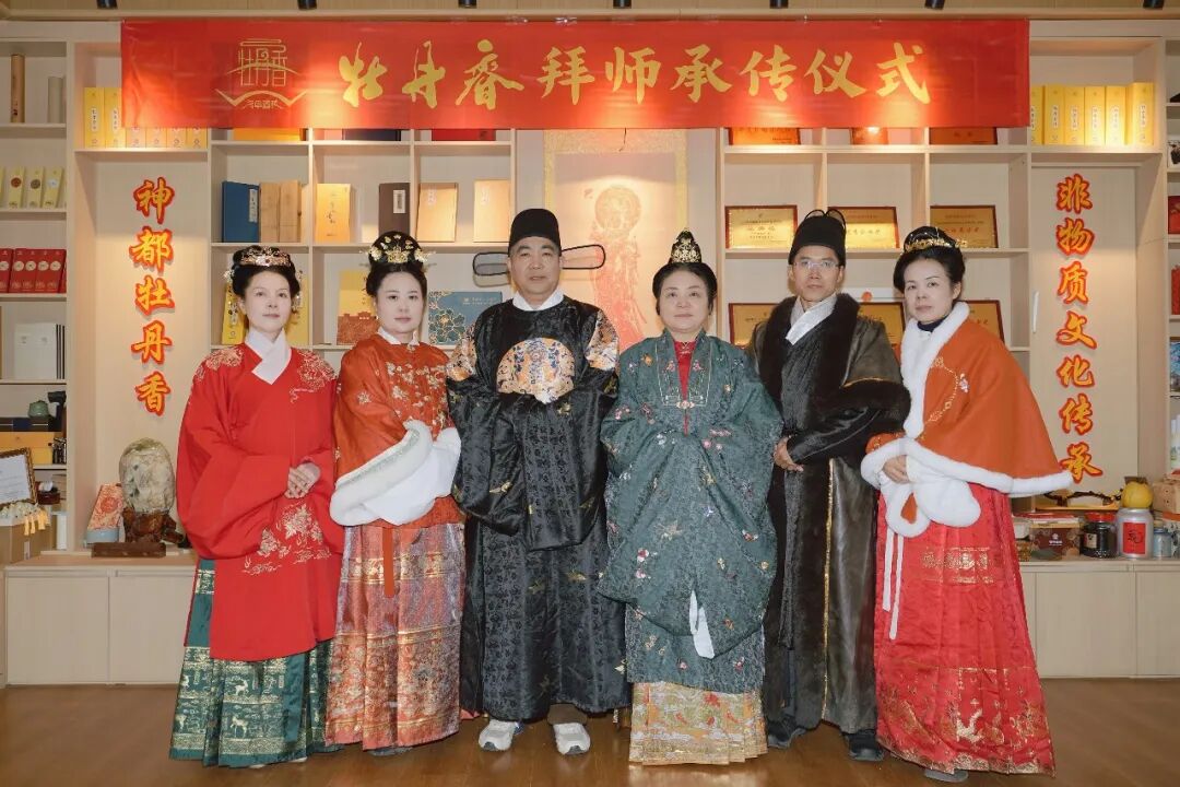 守真秉节承古艺，李文双收徒续写牡丹香传承华章